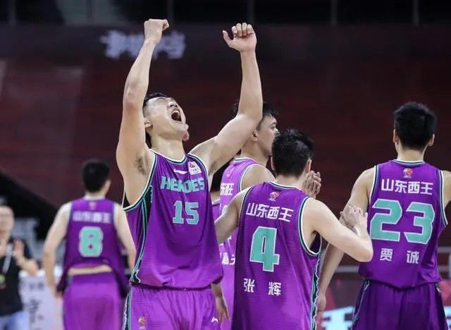 这其中差距，就像冷兵器与热兵器之间的差距一般，无法逾越。